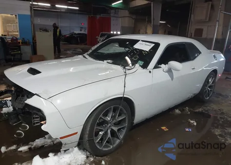 2022 Dodge Challenger Gt z USA, uszkodzony, nr VIN 2C3CDZJG4NH226485